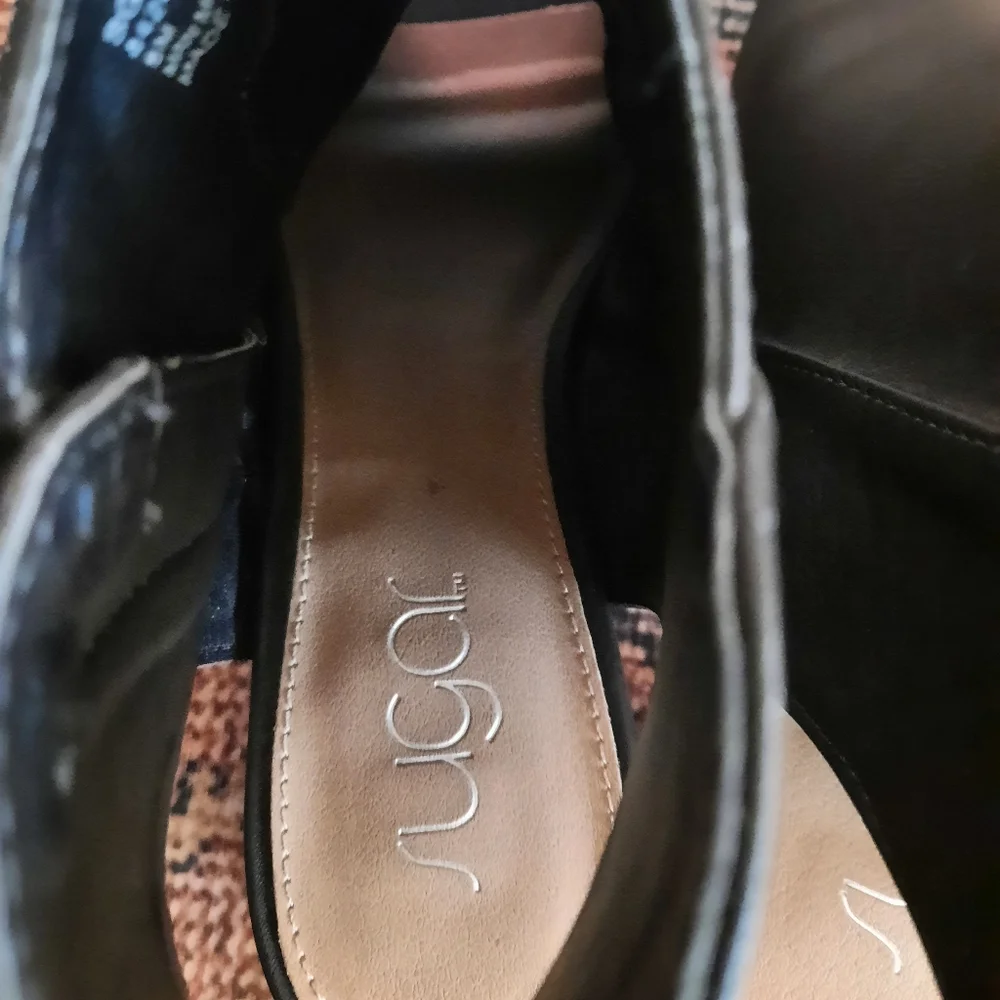 LIKE NEW! Black block heel size 8M Sugar brand - Picture 8 of 9